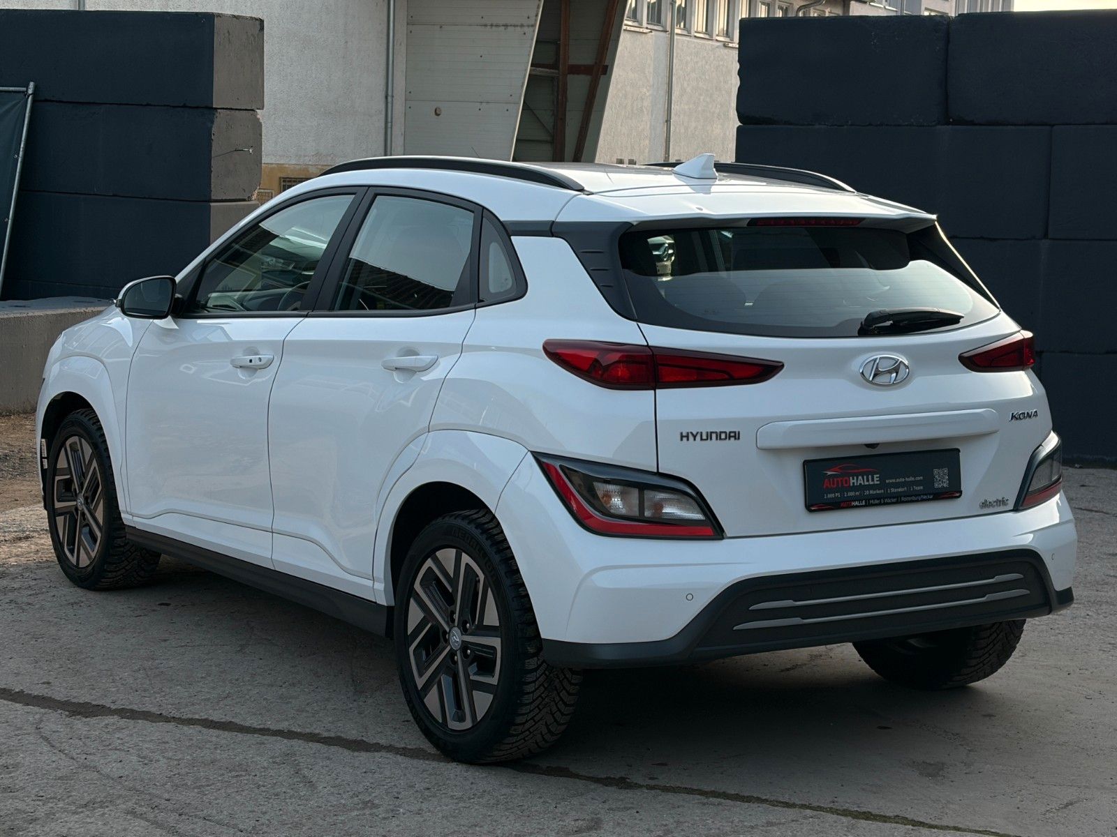 Fahrzeugabbildung Hyundai Kona Elektro Select 2WD CarPlay SHZ LHZ ACC