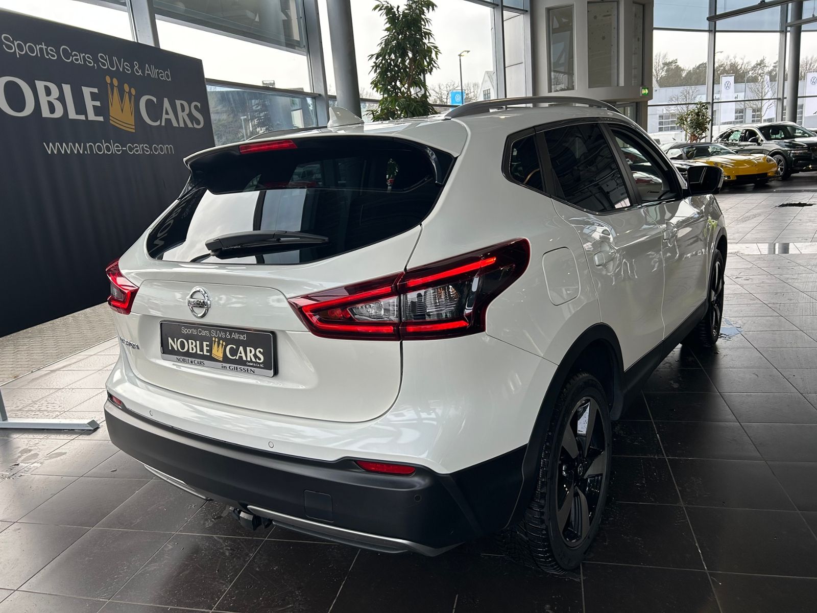 Fahrzeugabbildung Nissan Qashqai Zama PANO AHK 360° NAV SHZ 18"