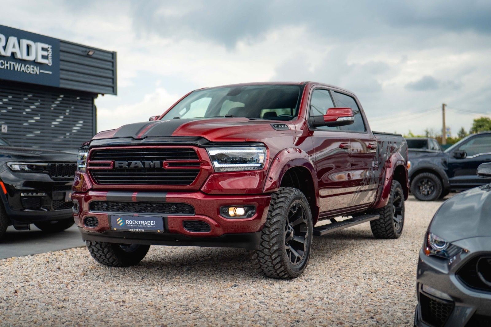Fahrzeugabbildung Dodge RAM 5.7 V8 HEMI 4x4 OFFROAD Night-Paket *LED*19%