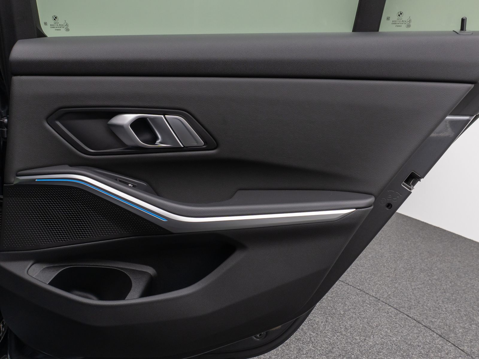 Fahrzeugabbildung BMW 320e M Sport HiFi DAB PDC Fernlichtassist 19Zoll
