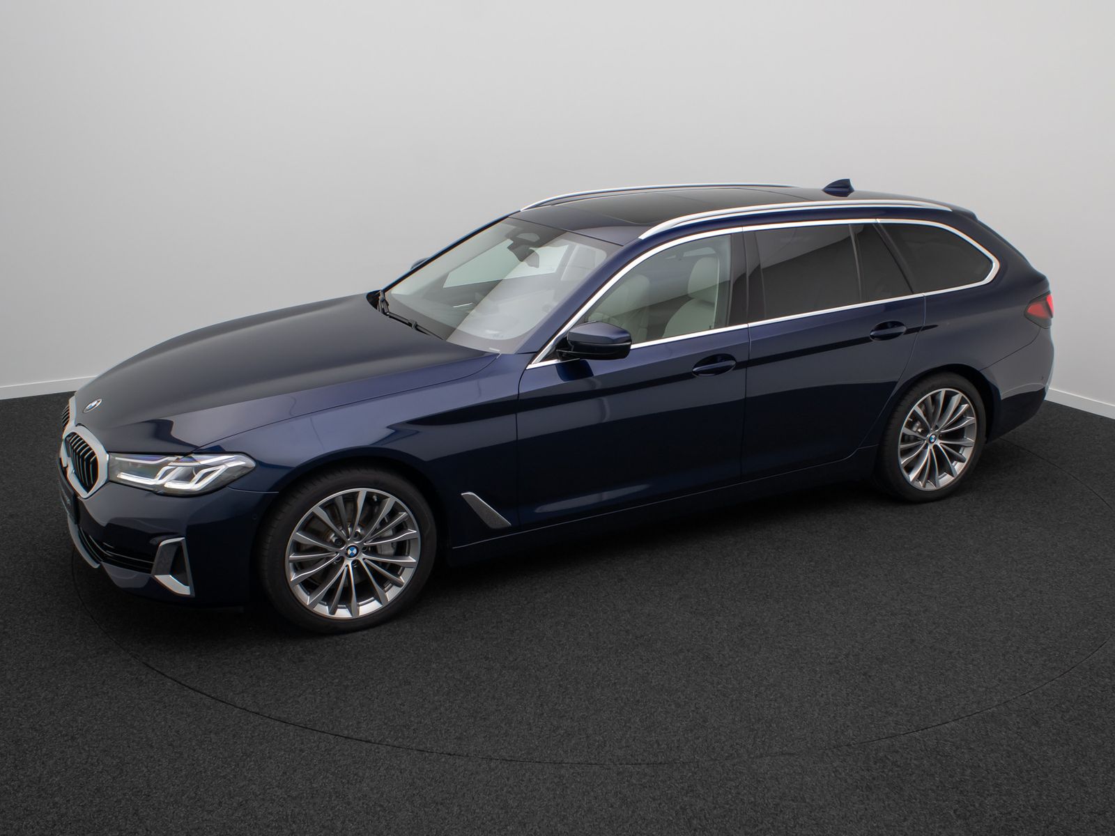 Fahrzeugabbildung BMW 530d xD Luxury Line ACC H/K AHK Panorama HUD 19"