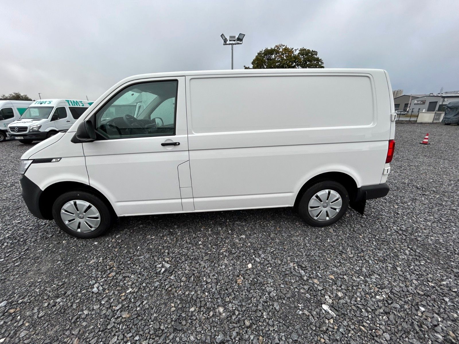 Fahrzeugabbildung Volkswagen T 6.1 Transporter 2,0 TDI /Klima/Flügeltürer