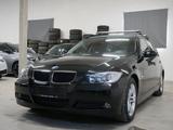 BMW 318i Touring 1.HAND RENTNERAUTO TOP GEPFLEGT - BMW 318 in Wuppertal