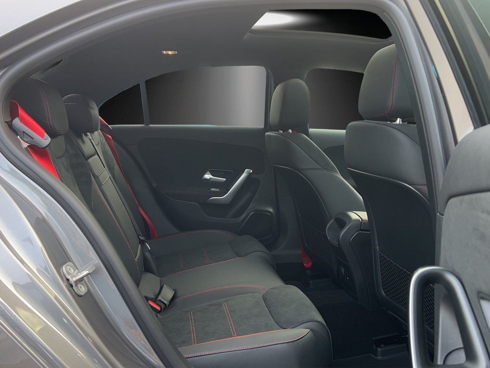 Fahrzeugabbildung Mercedes-Benz Mercedes-AMG A 35 4M Limousine+PSD+Keyless-GO