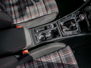 Volkswagen Golf VII GTI Performance BMT Navi Winterräder