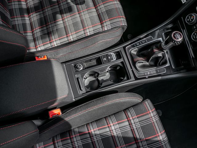 Volkswagen Golf VII GTI Performance BMT Navi Winterräder