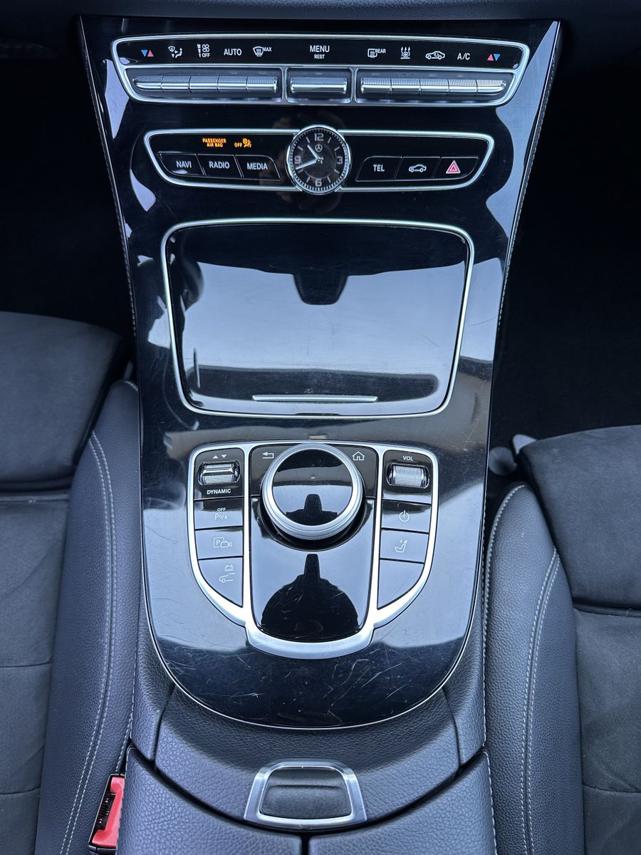 Fahrzeugabbildung Mercedes-Benz E 300de T AMG-Line NAV+LED+AHK+KAMERA+WIDESCREEN
