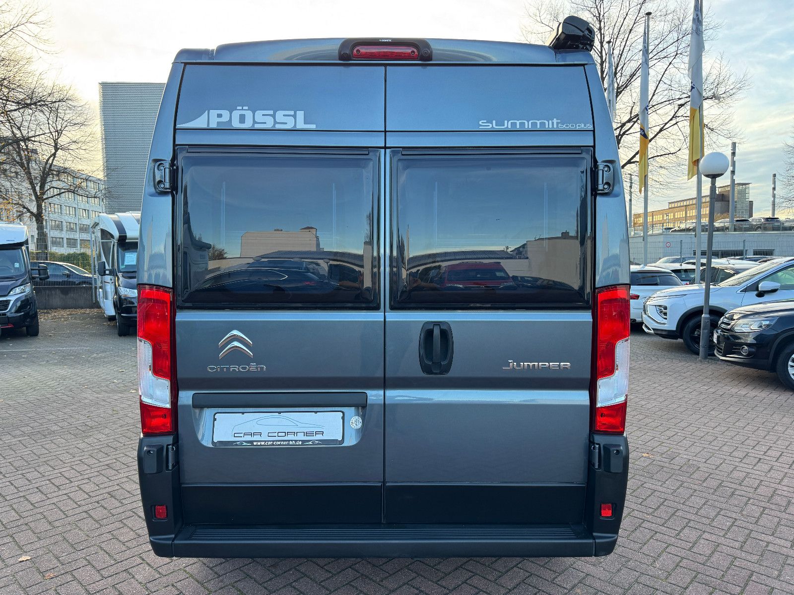 Fahrzeugabbildung Pössl SUMMIT 600 PLUS SCHWENKBAD KAMERA QUERBETT LED