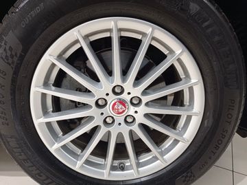 Jaguar F-Pace - 3
