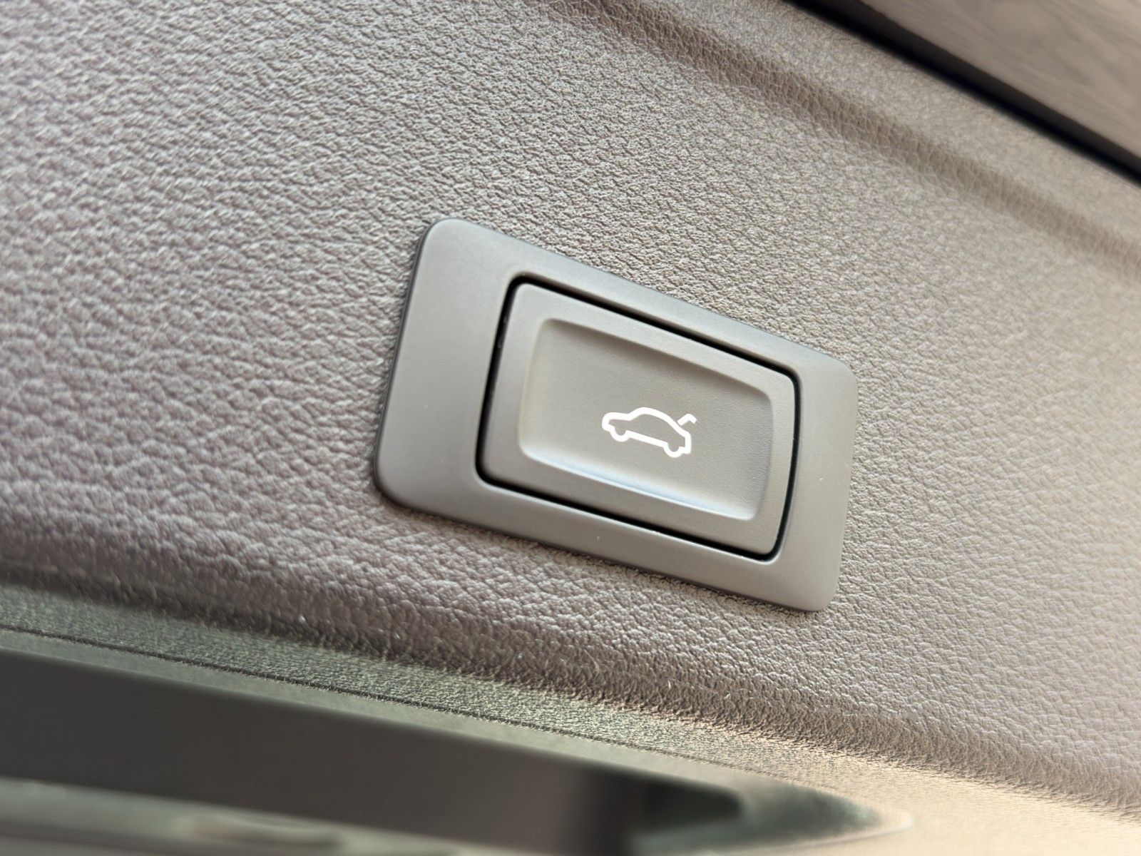 Fahrzeugabbildung Audi A4 Avant DSG quattro S Line*Pano*AHK*LED*SHZ*