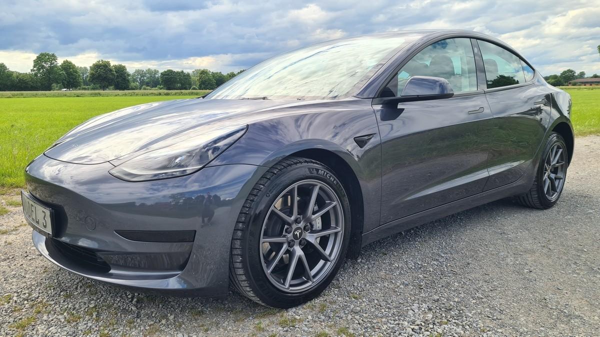 Tesla Model 3 SR 18 Zoll Mj 2023 AHK