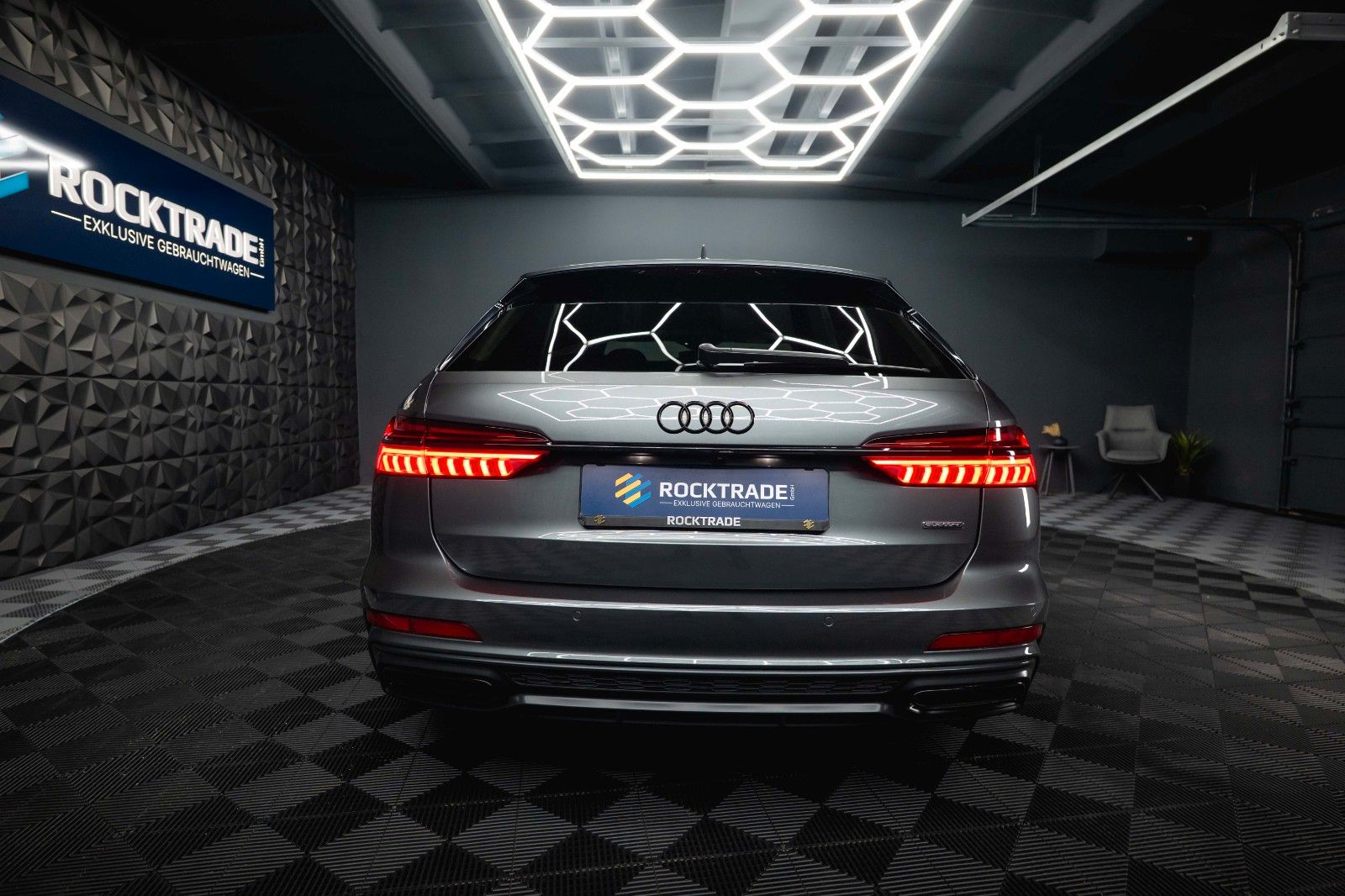 Fahrzeugabbildung Audi A6 Avant 55 TFSIe quattro S-Line Sport *LED*B&O*