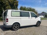 Volkswagen T5 Caravelle mit optionaler Schlafmöglichkeit - weiße Volkswagen T5 Caravelle