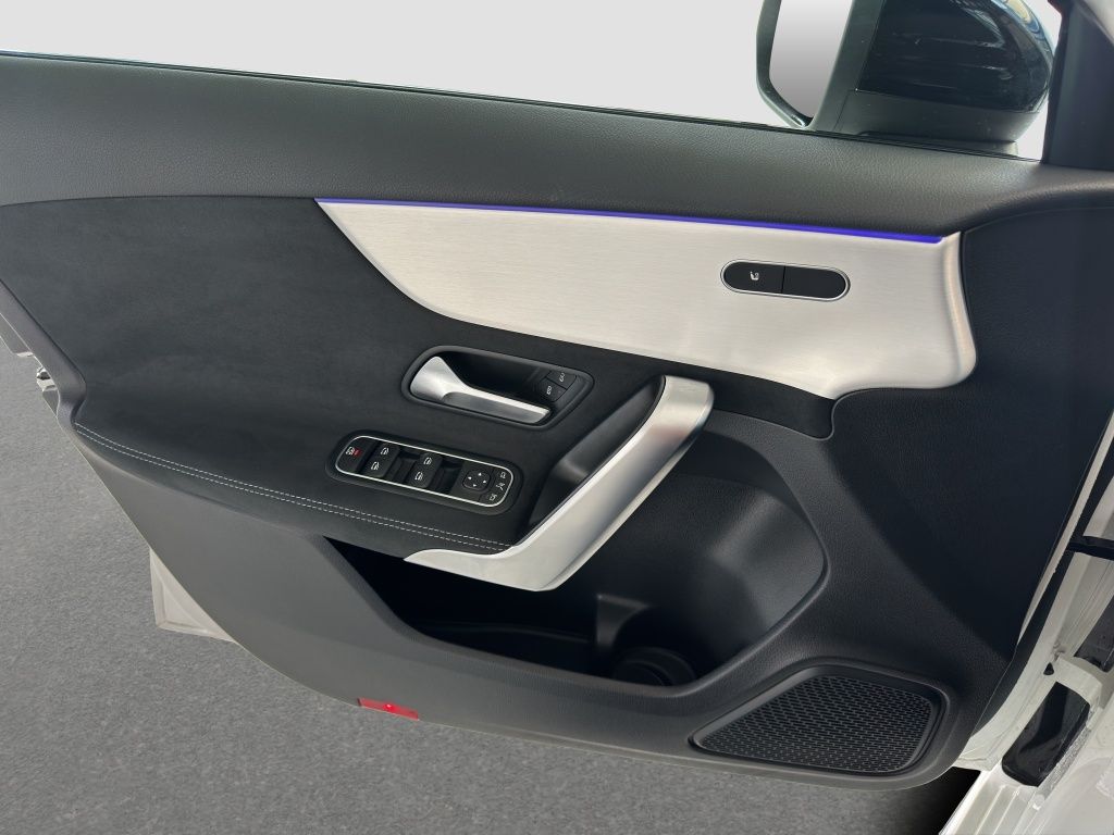 Fahrzeugabbildung Mercedes-Benz A 200 AMG Line AMG*Night*Navi*PDC*ParkAss*RFK