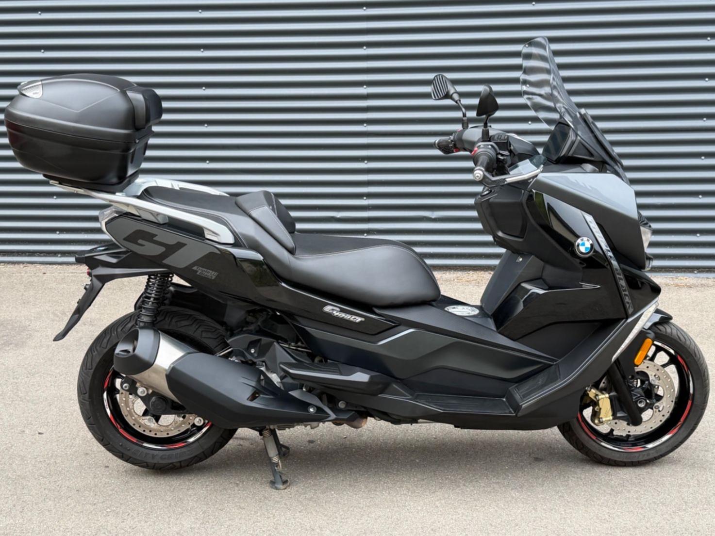 BMW C400 GT *TRIPLE BLACK* TOPCASE* BMW SH GEPFLEGT*