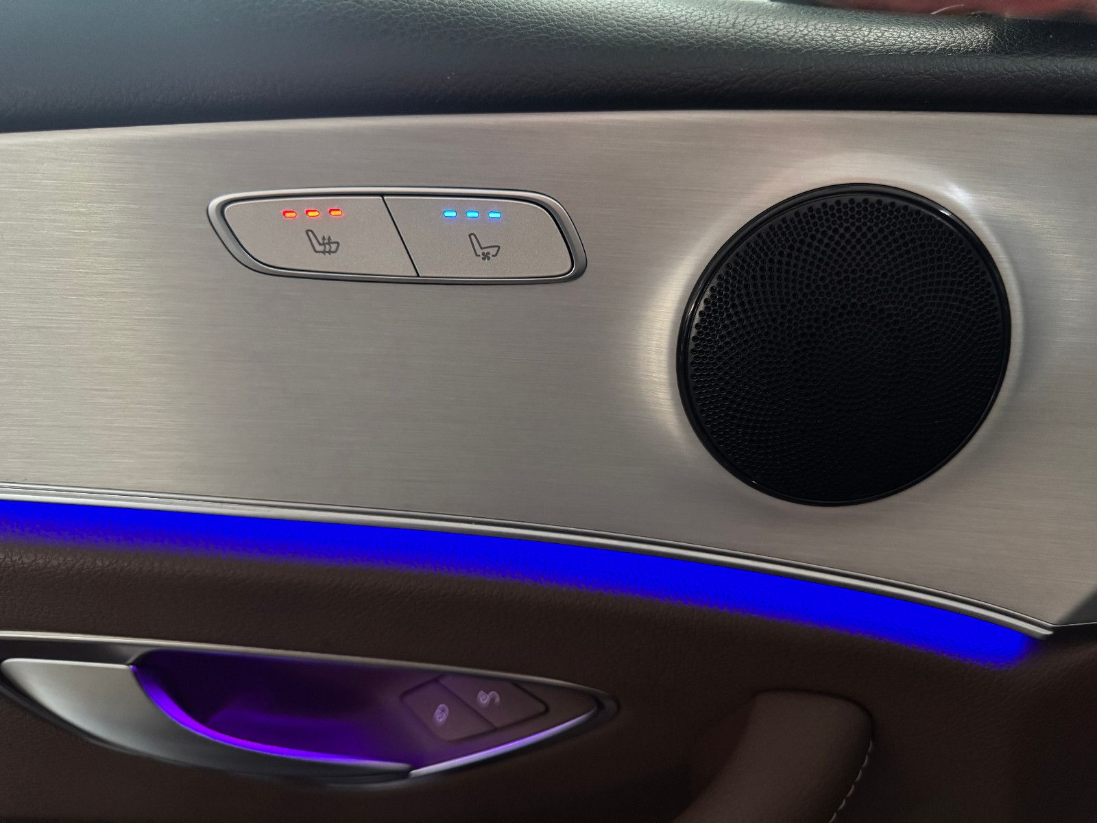 Fahrzeugabbildung Mercedes-Benz E 450 4MATIC 9G-TRONIC 2X AVANTGARDE FACELIFT