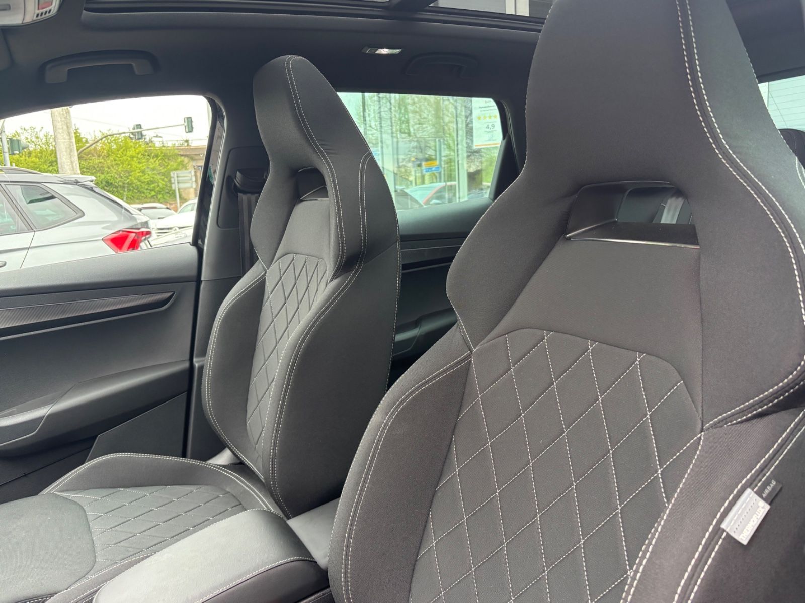 Fahrzeugabbildung SKODA Karoq Sportline 1.5 TSI Pano AHK