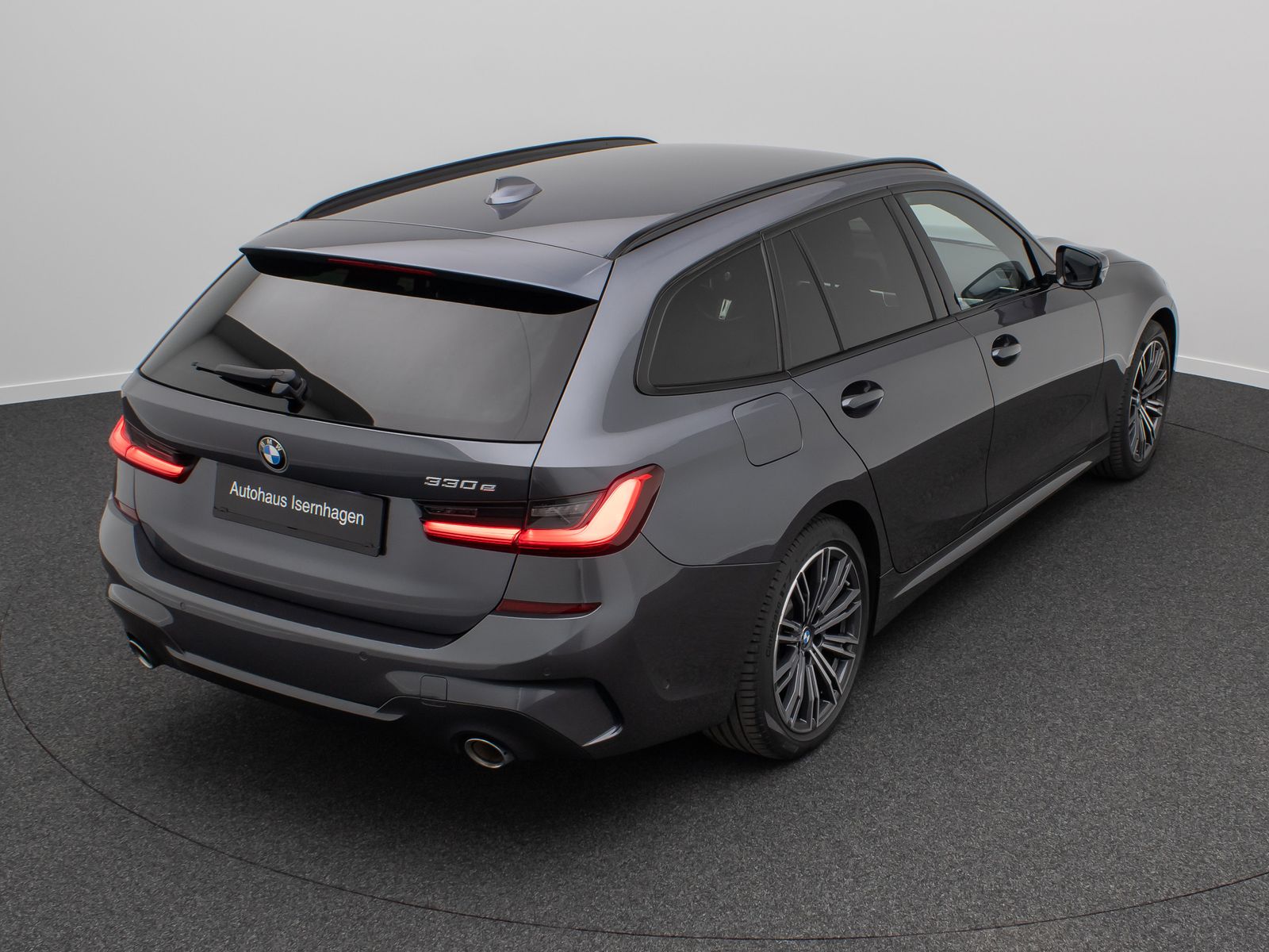 Fahrzeugabbildung BMW 330e M Sport Laser DAB Alarm HUD H/K Komfort 18"