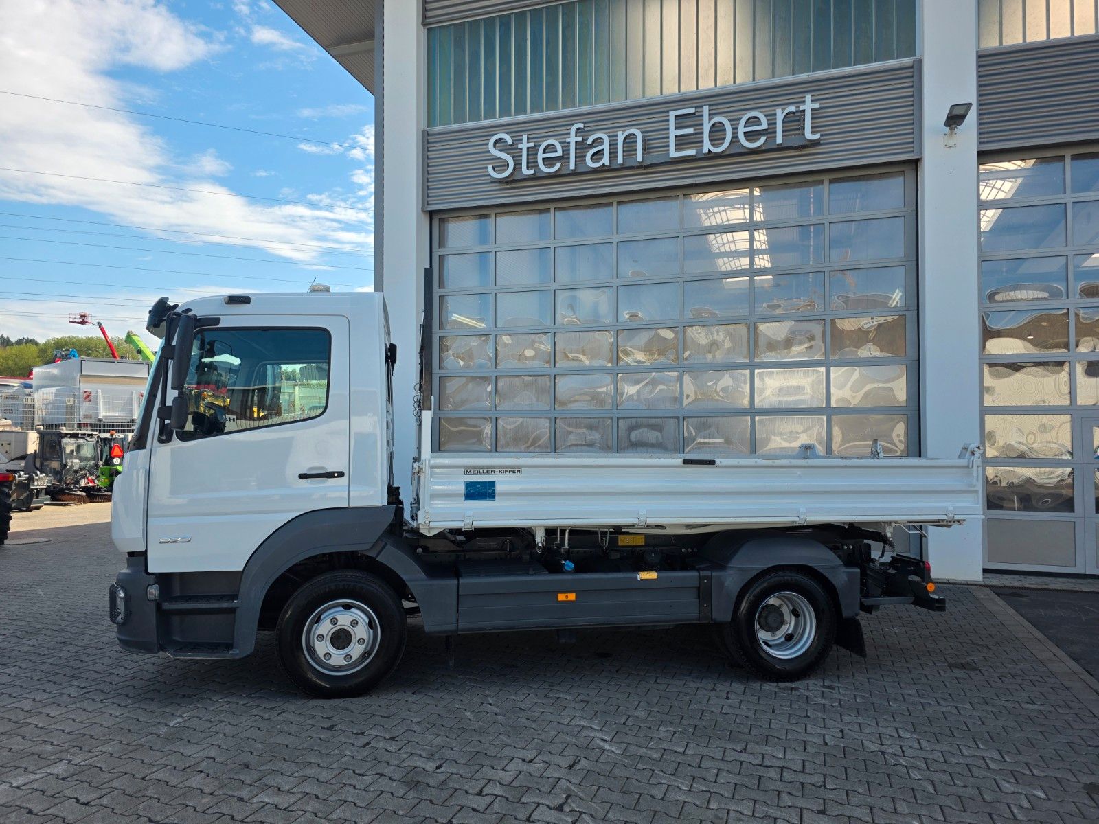Fahrzeugabbildung Mercedes-Benz Atego 823 K 4x2 Meiller 2x AHK Klima 3 Sitze