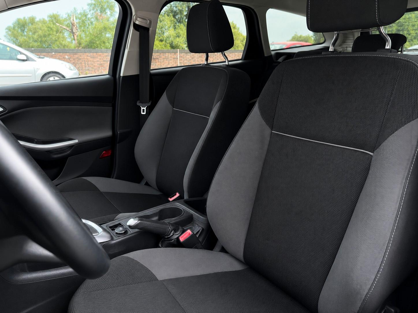 Ford Focus 2013 — photo 10