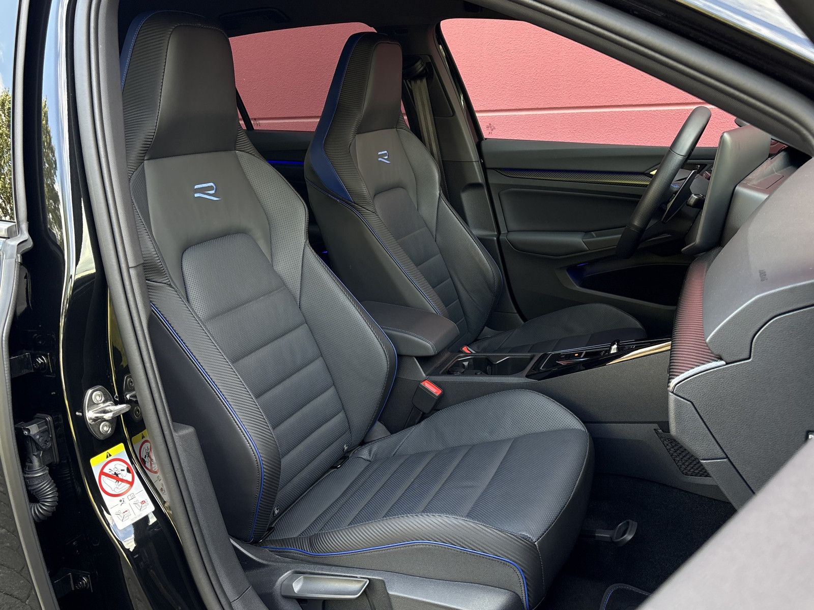 Volkswagen GOLF VIII R 2.0 TSI 4MOTION BLACK EDITION LEDER foto 19