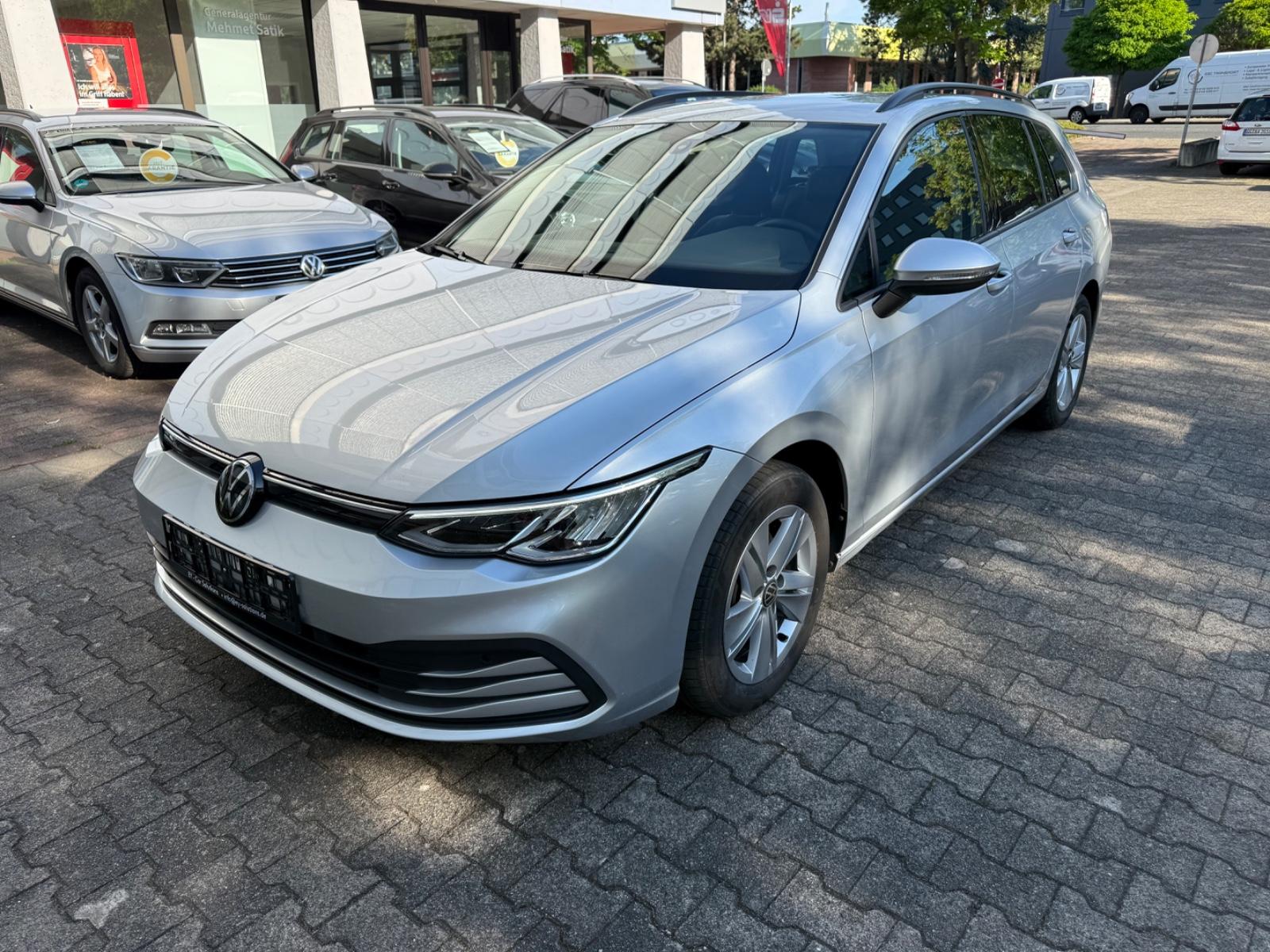 Volkswagen Golf VIII 2.0 TDI Variant Life *LED*NAVI*AHK*1HD