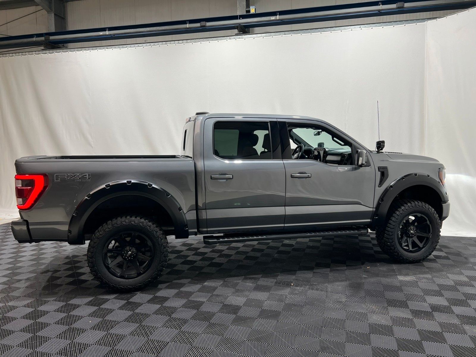 Fahrzeugabbildung Ford F-150 Lariat 5.0L V8 SC 5,5" Black Ed. RTR Ed.