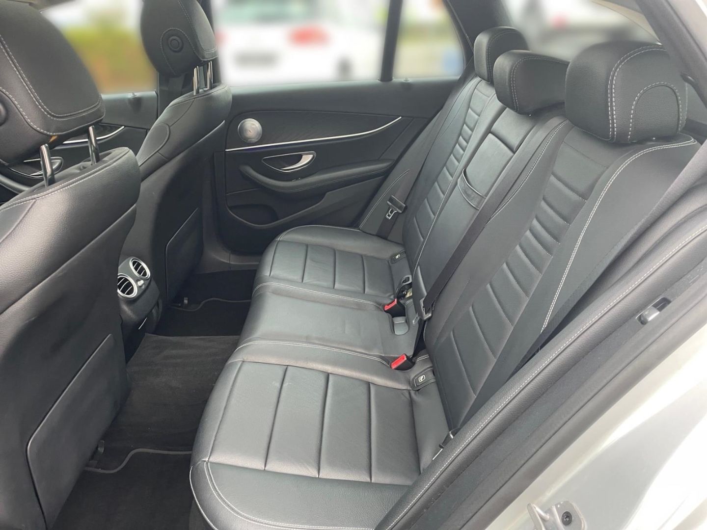 Fahrzeugabbildung Mercedes-Benz E 450 T-Modell 4Matic E-Klasse Avantgarde AHK