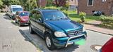 Mercedes-Benz Mercedes ML320 - Mercedes-Benz Geländewagen aus dem Jahr 1999