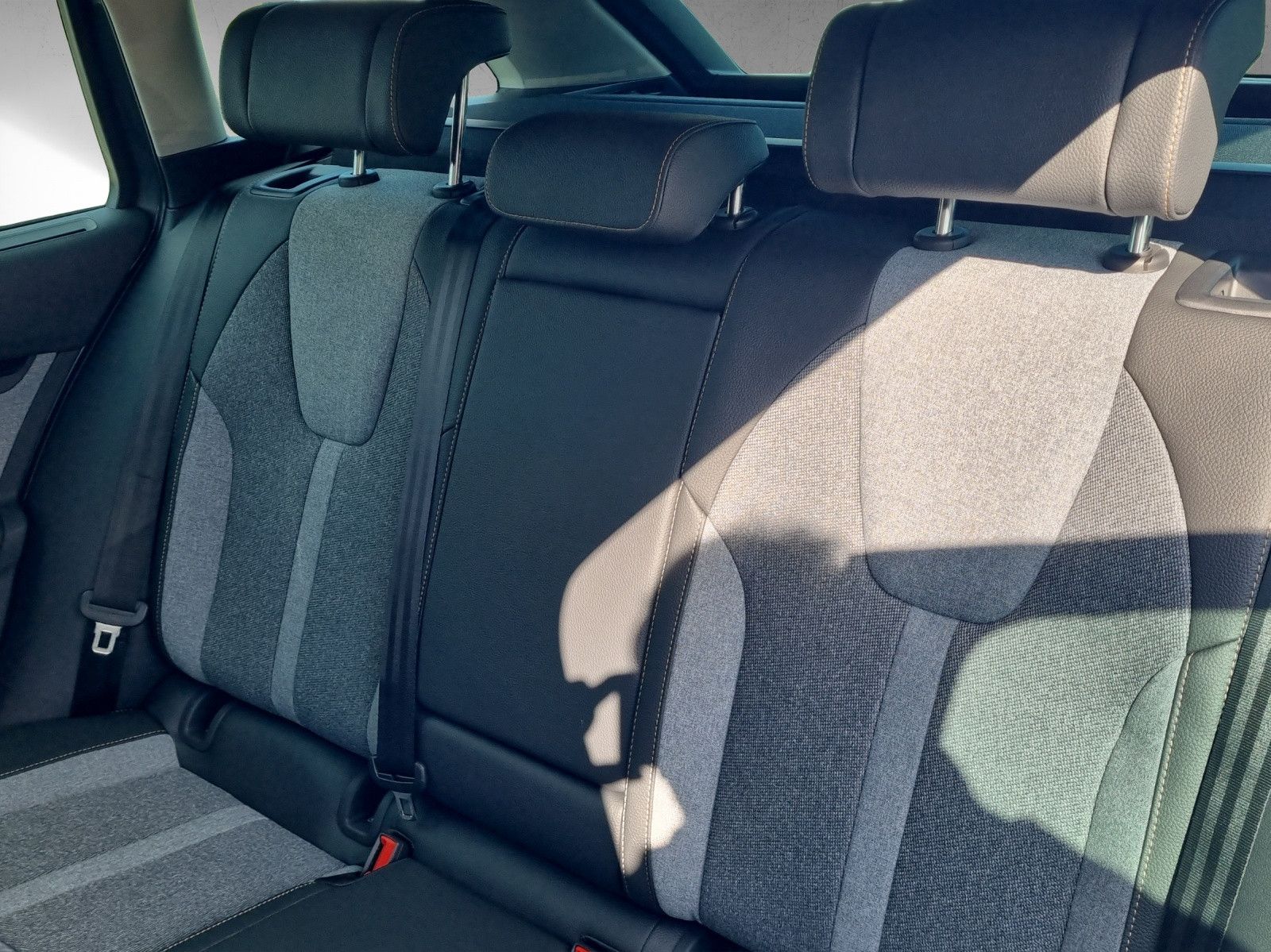 Fahrzeugabbildung SKODA Octavia Combi Tour 2.0 TDI AHK Licht&Sicht+ Win+