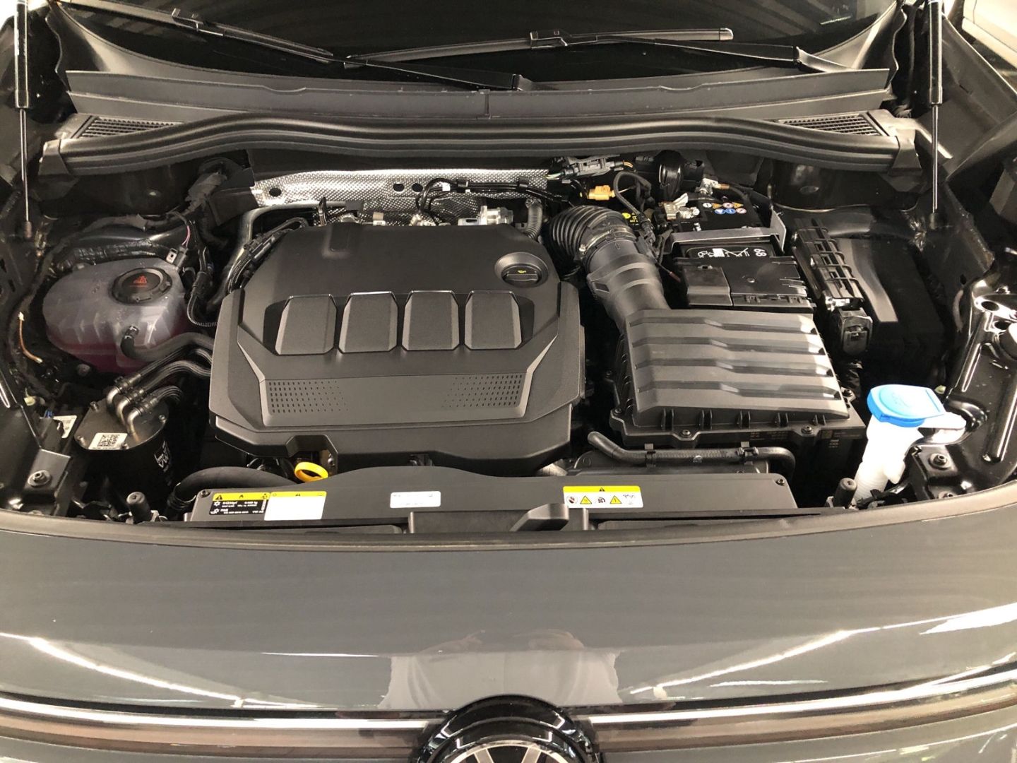 Fahrzeugabbildung Volkswagen Tayron Elegance 2.0 TDI DSG 4Motion AD AHK-klapp