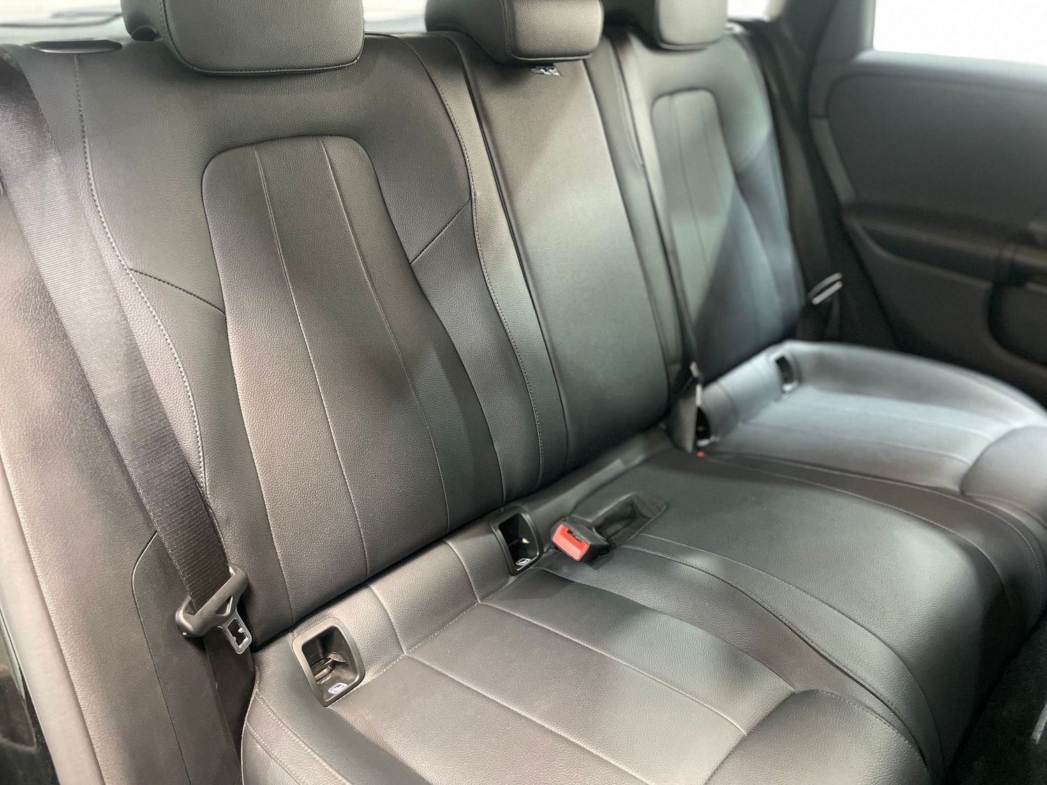 Fahrzeugabbildung Mercedes-Benz B 180 d#MBUX#Spur#Leder#CarPlay#ACC#V.erkennung#