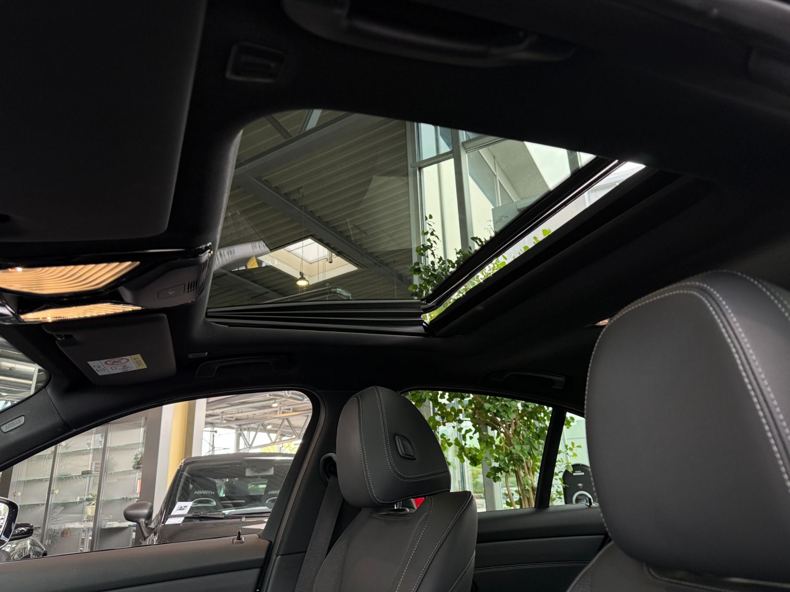 Fahrzeugabbildung BMW 320i  Sport Line GSD ACC HUD LASER 360°