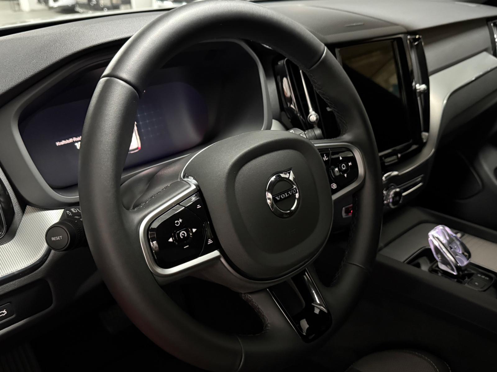 Volvo XC60 B5 Plus Dark AWD H&K Sound Assist AppCar360, миниатюра 15