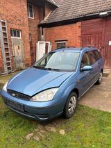 Ford Focus 1.6 Turnier Kombi - Ford Focus aus 2004: Kombi