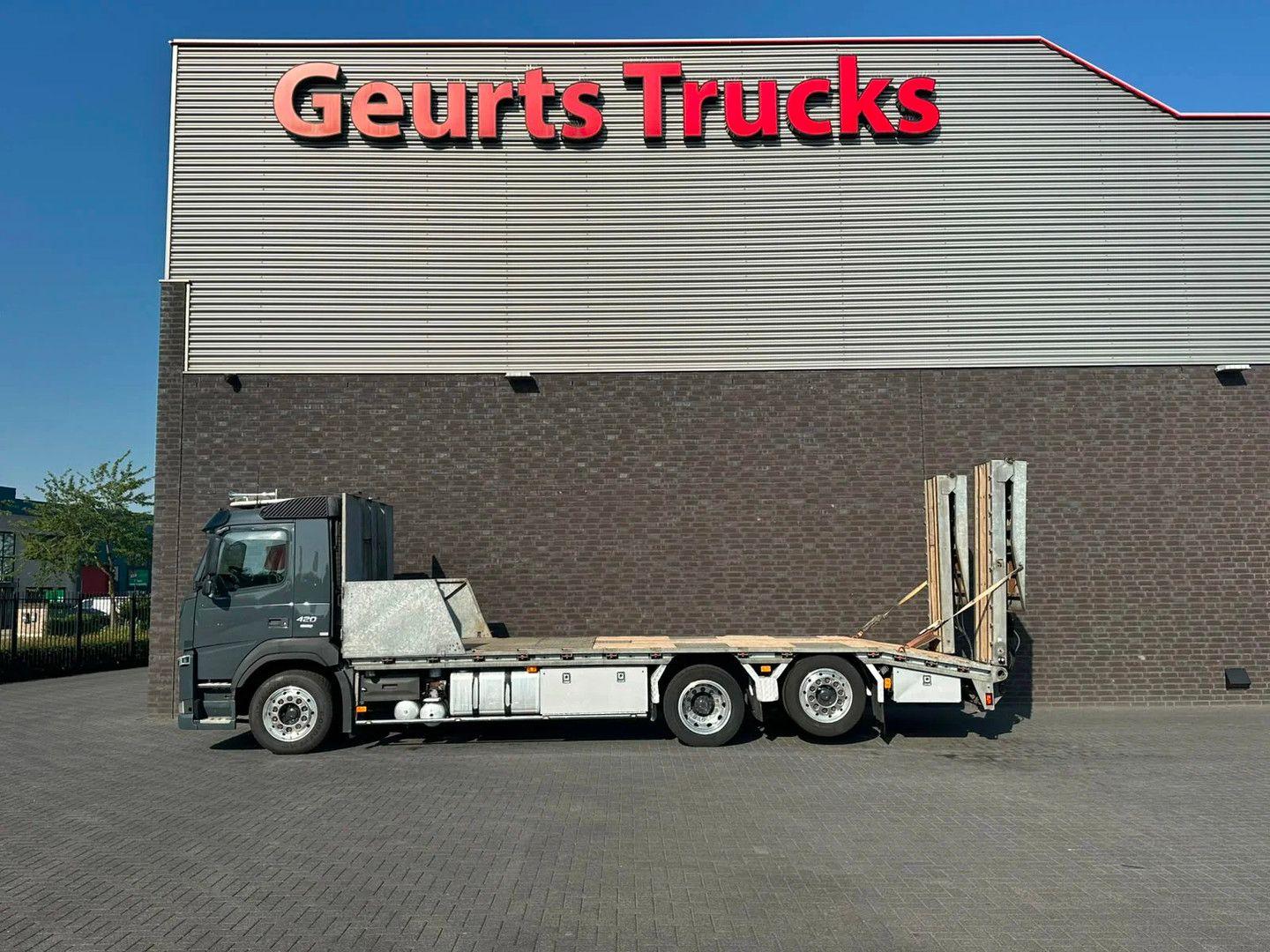 Volvo FM 420 6X2 OPRIJWAGEN/MACHINE TRANSPORTER/PLATEA