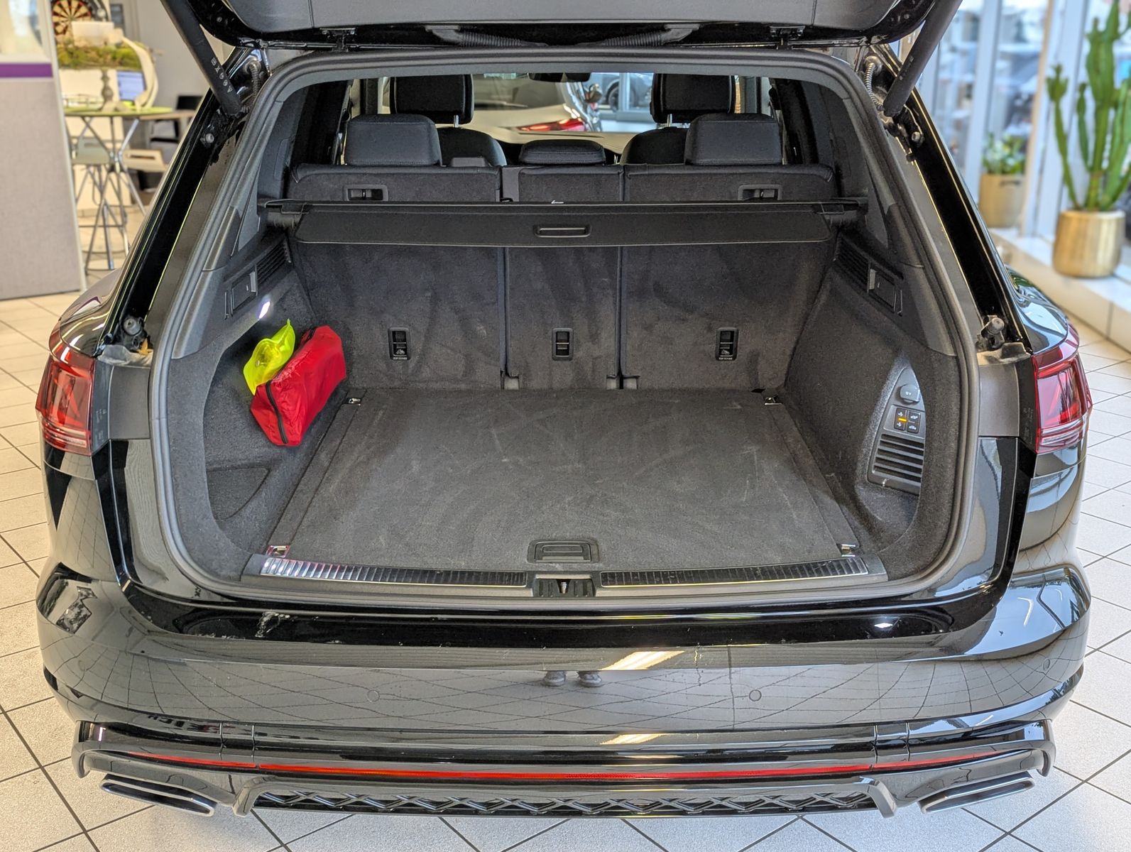 VW Touareg 3.0TDI 4M R-Line VOLL Black 22" UPE 114T - Image 17