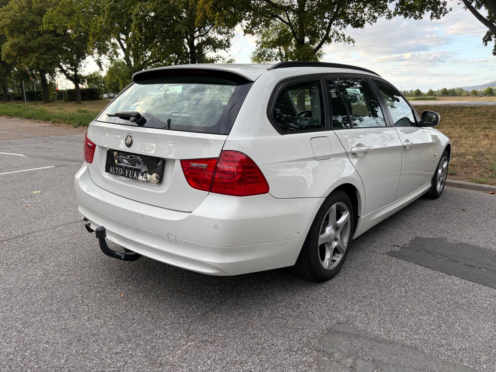 BMW 318 2011 — photo 7