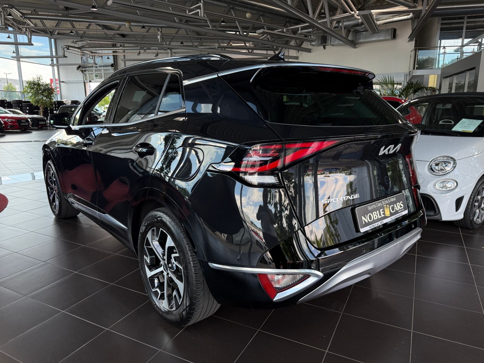 Fahrzeugabbildung Kia Sportage Spirit 4WD AHK PANO 360° H/K LEDER