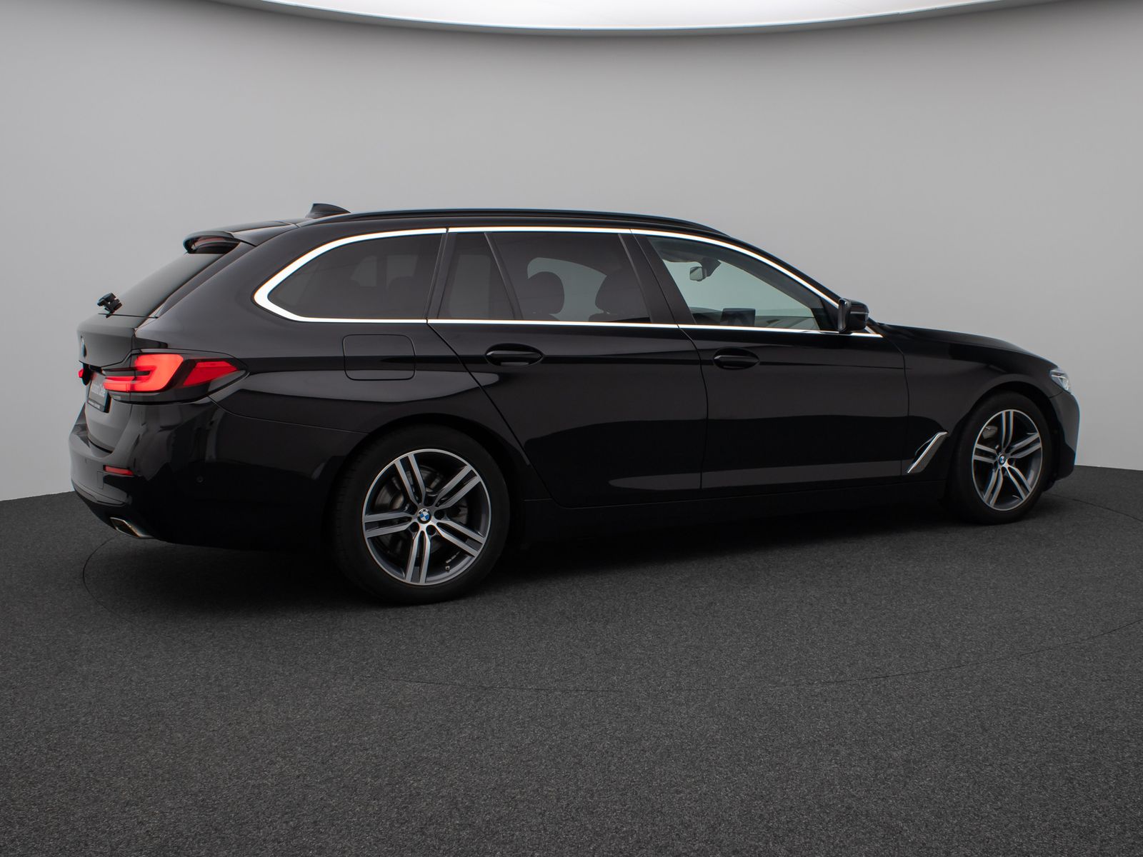Fahrzeugabbildung BMW 520d xD Kamera Laser HUD DAB HiFi Stop&Go MSport