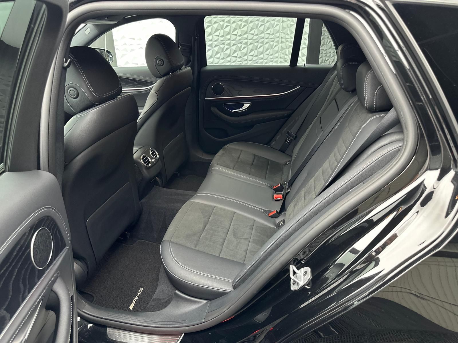 Fahrzeugabbildung Mercedes-Benz E 400d AMG/4MATIC/DISTRO/PANO/AHK/360°/MBUX/DAB+