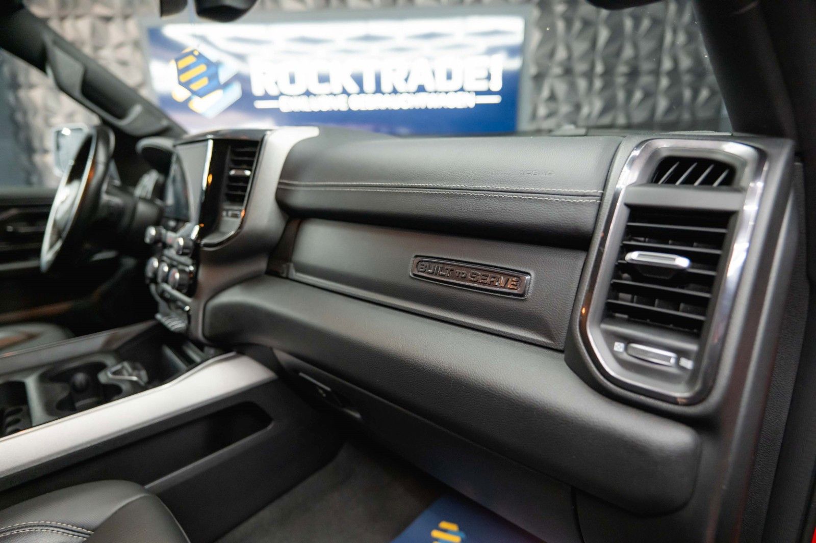Fahrzeugabbildung Dodge RAM 5.7 V8 HEMI 4x4 Built to Serve AXLE LOCK FOX