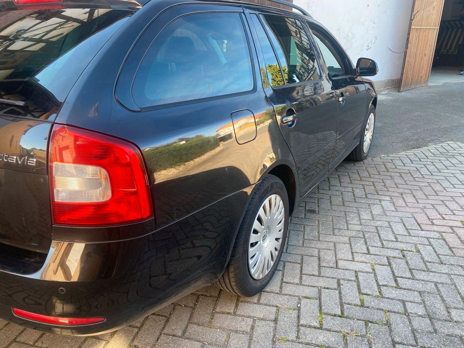 Skoda Octavia 2009 — interior