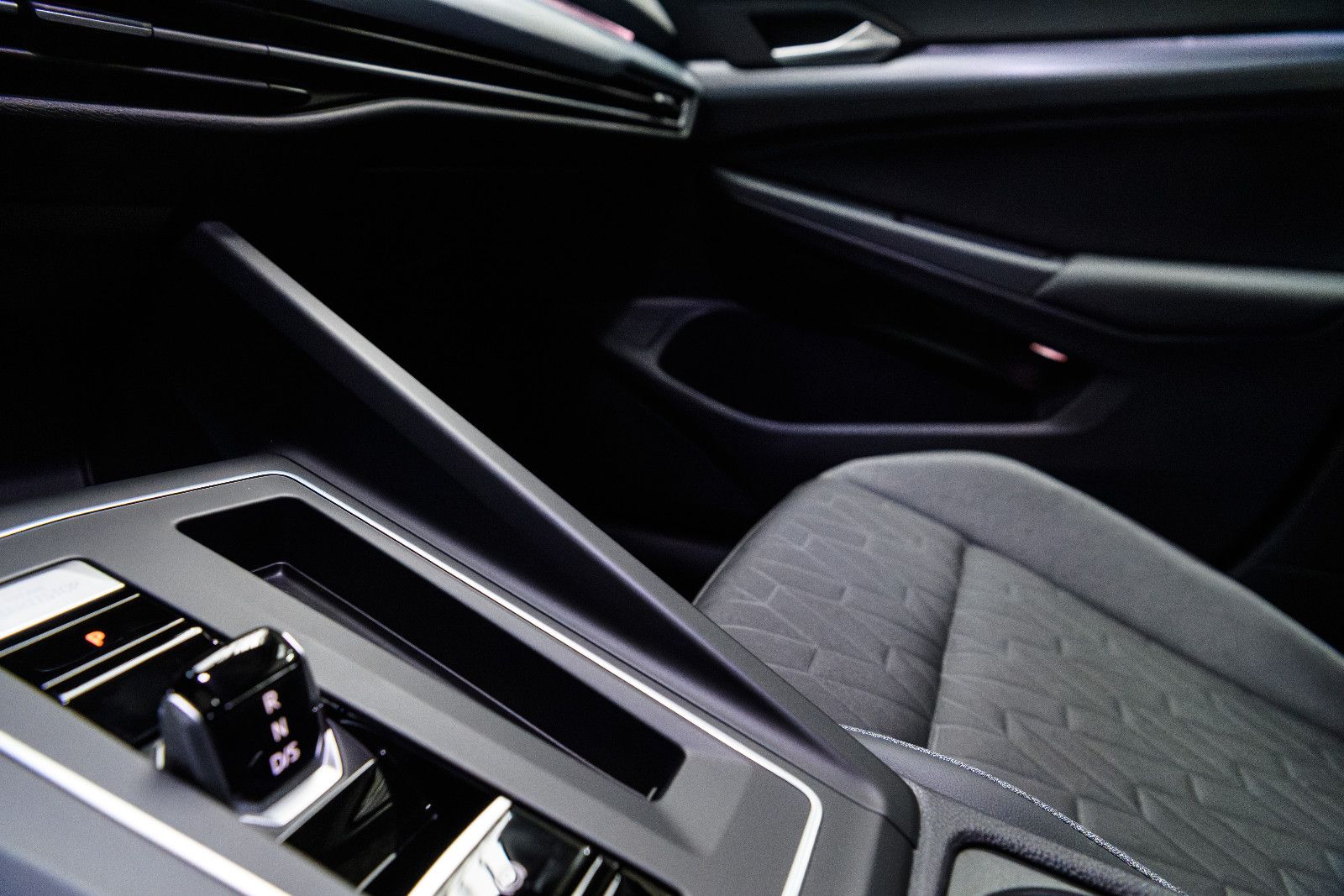 Fahrzeugabbildung Volkswagen Golf VIII Goal 1.5 TSI eHybrid LED+KAMERA+5J.GAR