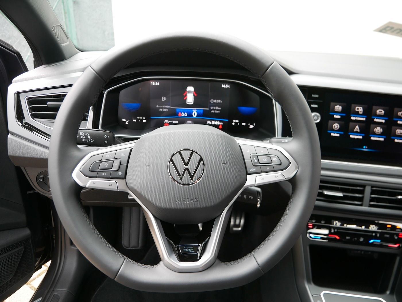 Fahrzeugabbildung Volkswagen Polo 1.0 Turbo R-Line ACC LED PDC Klimaautomatik