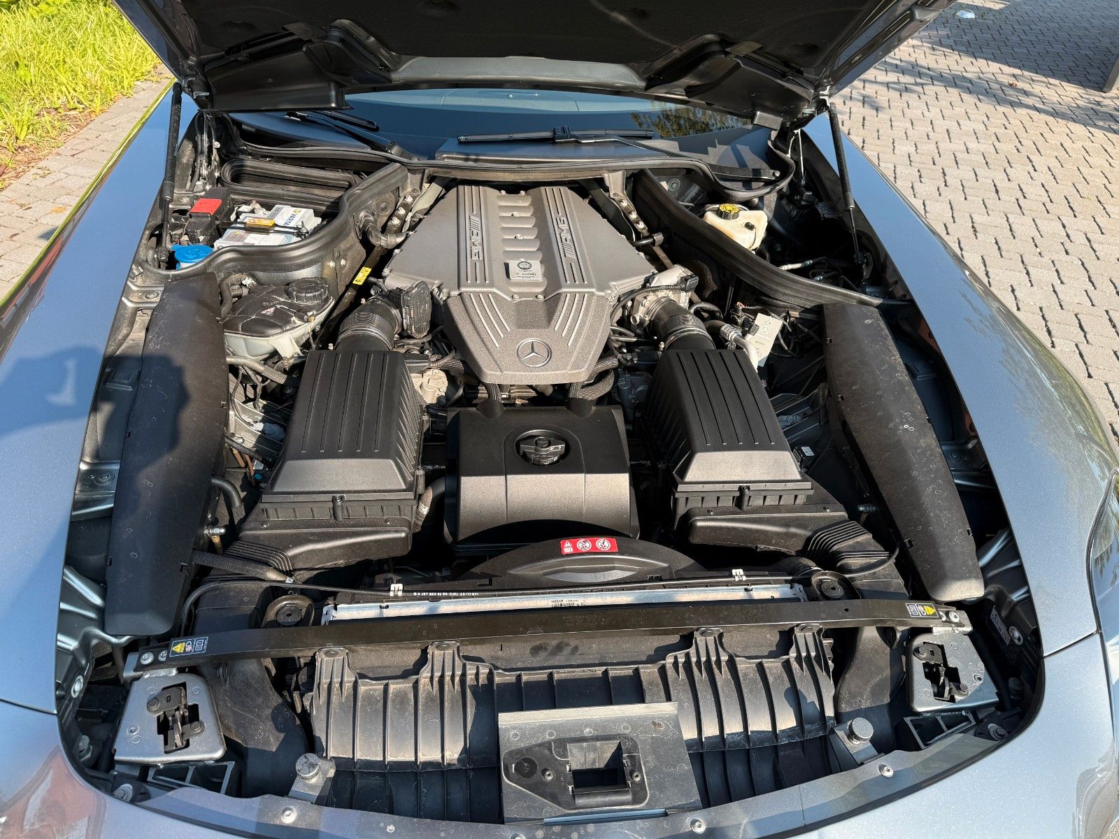 Fahrzeugabbildung Mercedes-Benz SLS AMG 6.2 V8 Roadster GT