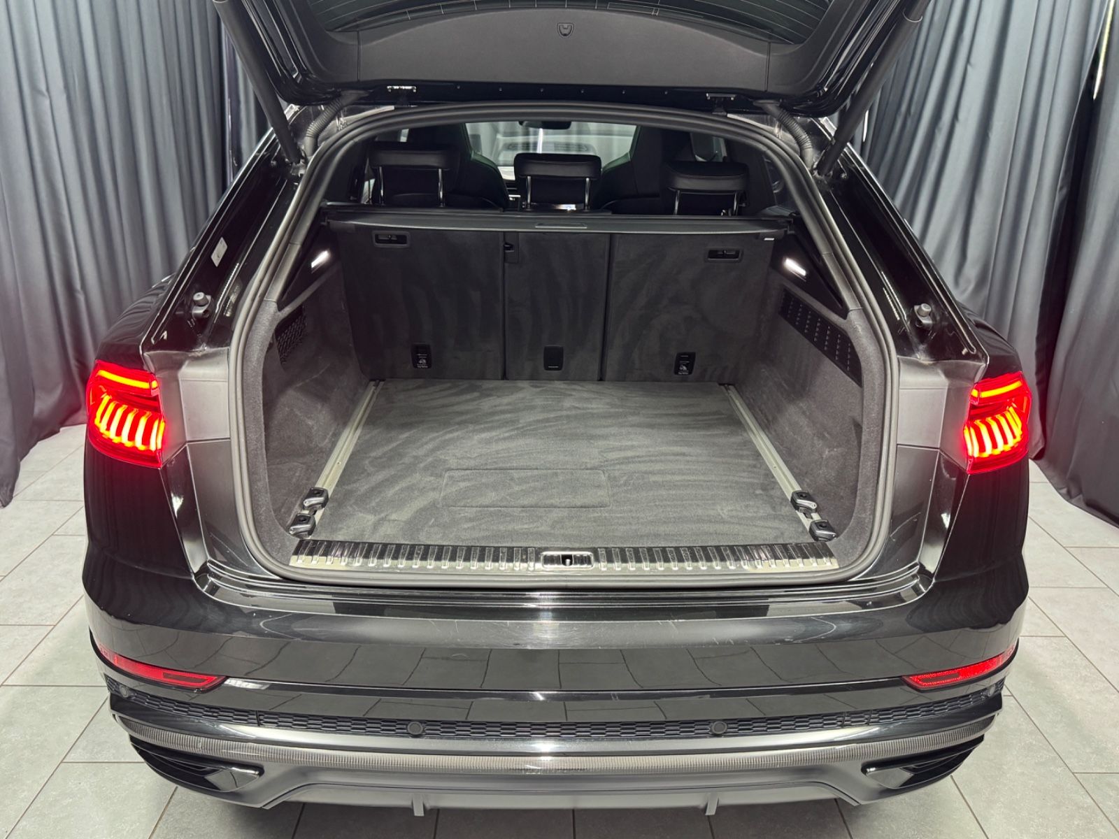 Fahrzeugabbildung Audi Q8 55 TFSI e quattro|B/O|EXCLUSIVE|RS-SITZE|VOLL