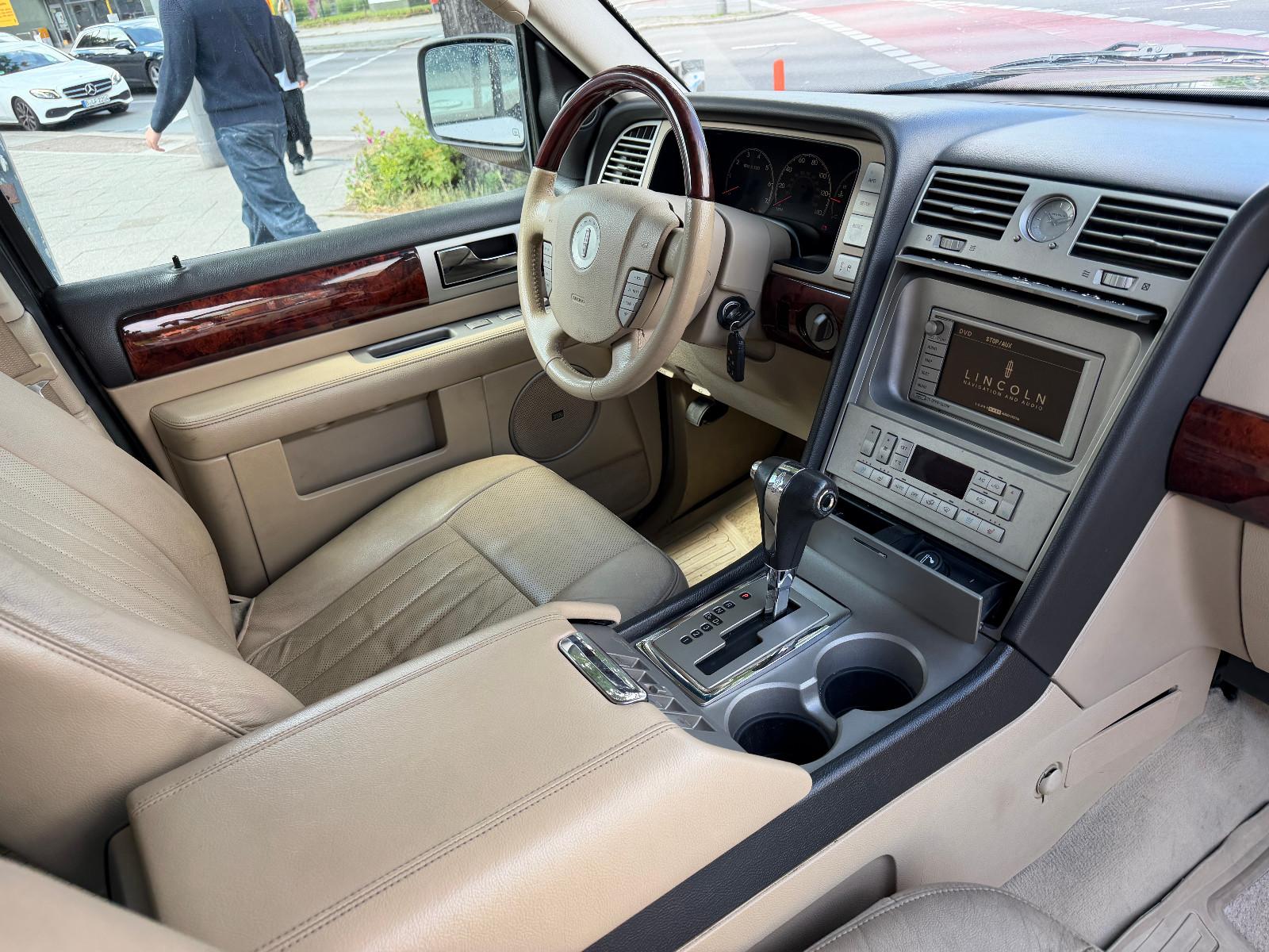 Lincoln NAVIGATOR 5,4L V8 4x4*AUT.*LEDER*EGSD*7-SITZE*