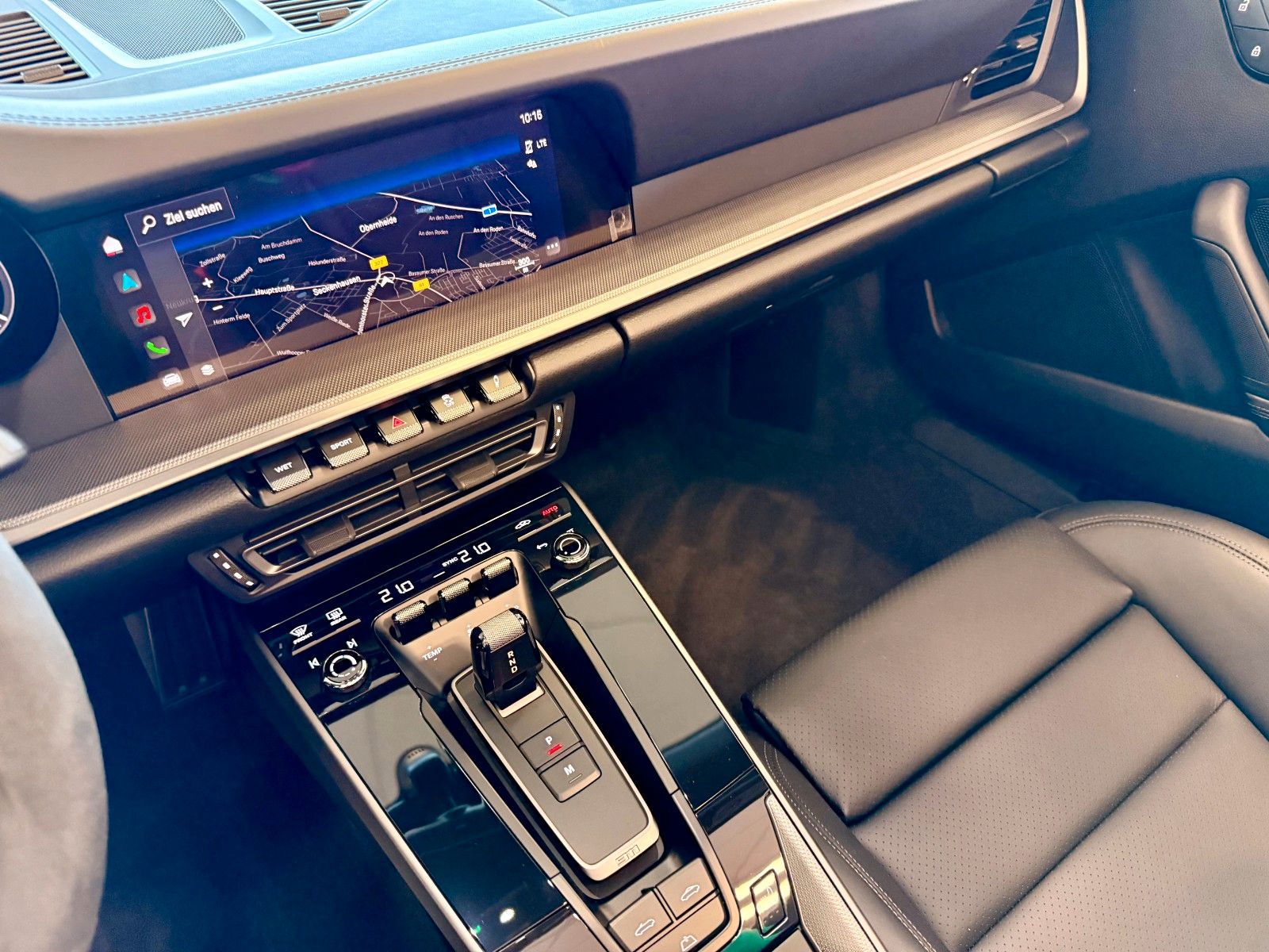 Fahrzeugabbildung Porsche 911 992 Carrera Cabrio Sportabgas/ACC/18-Wege