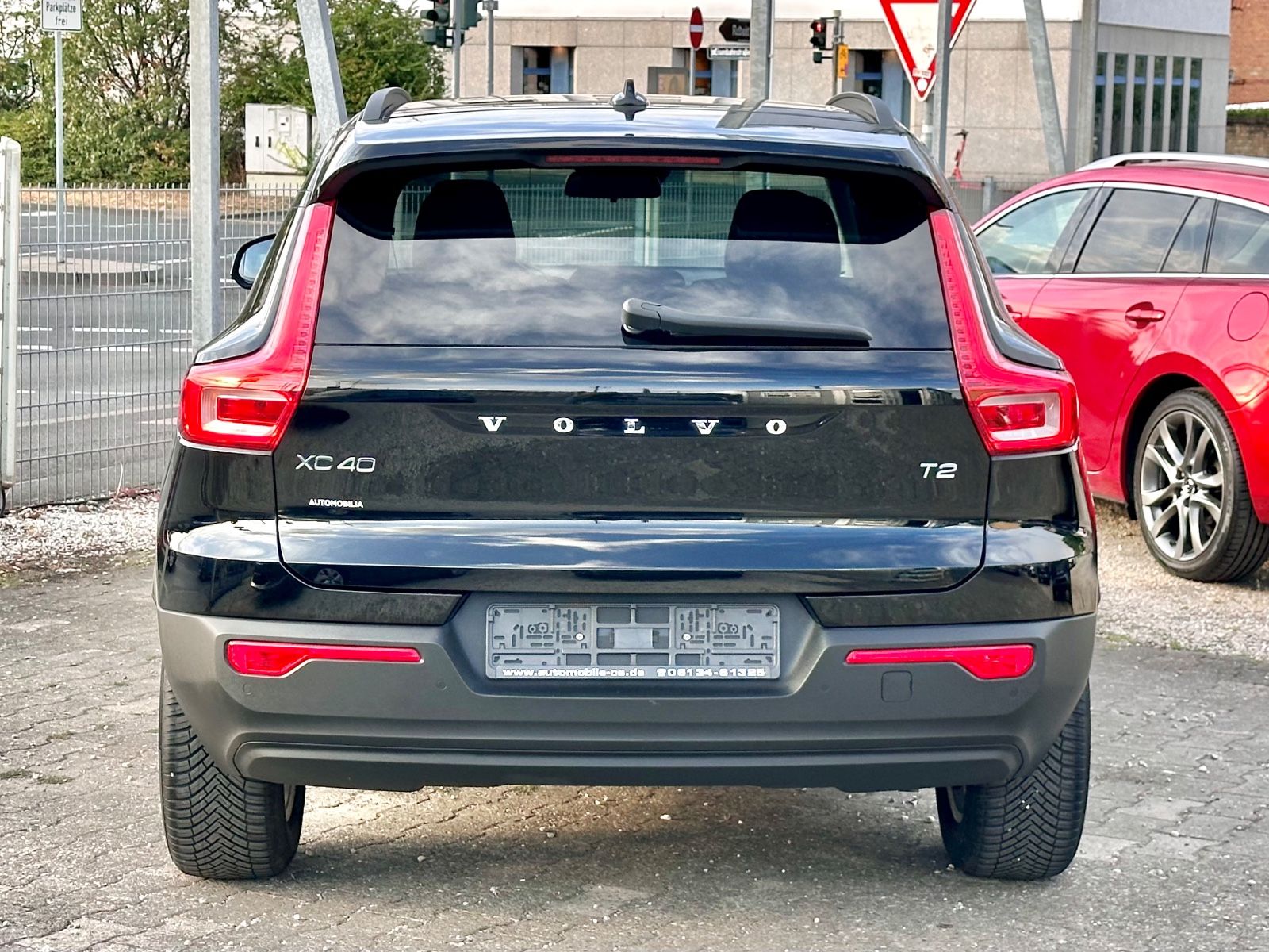 Fahrzeugabbildung Volvo XC40 MOMENTUM CORE 2WD*LED+1.HAND*